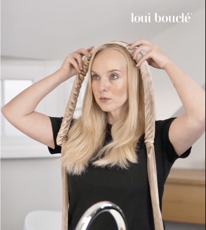 heatless curls lockenband am kopf positionieren schritt 1