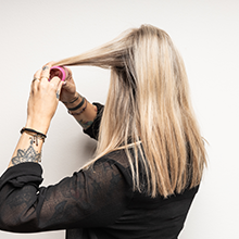 lockenwickler anleitung schritt 2 haare aufrollen